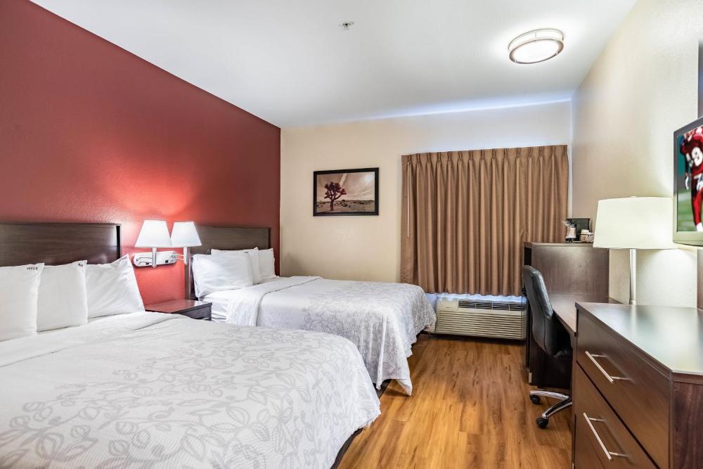 Deluxe Room with Two Double Beds Smoke Free interior